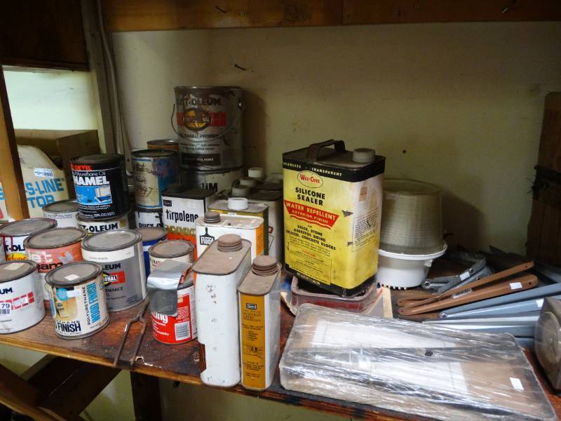 lot 17179 image: Lot of various paint & wall brackets.