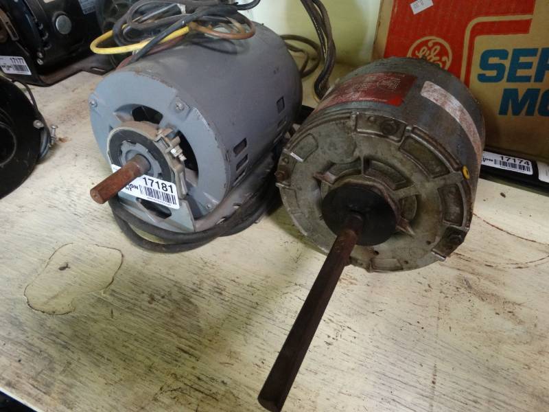 lot 17181 image: 2 Small motors.