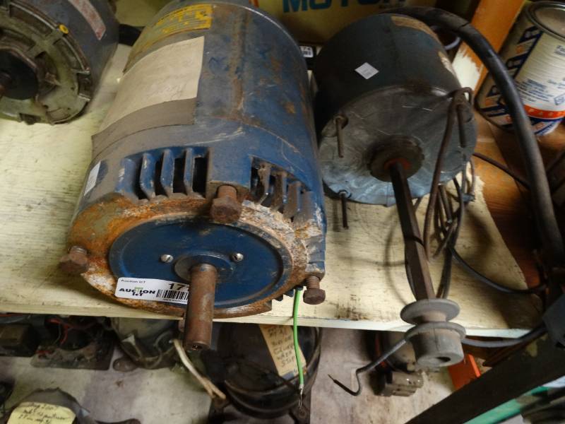 lot 17182 image: 2 Small motors.