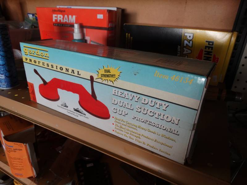 lot 17202 image: Lot of car fluids & parts, gordon heavy duty dual suction & more.