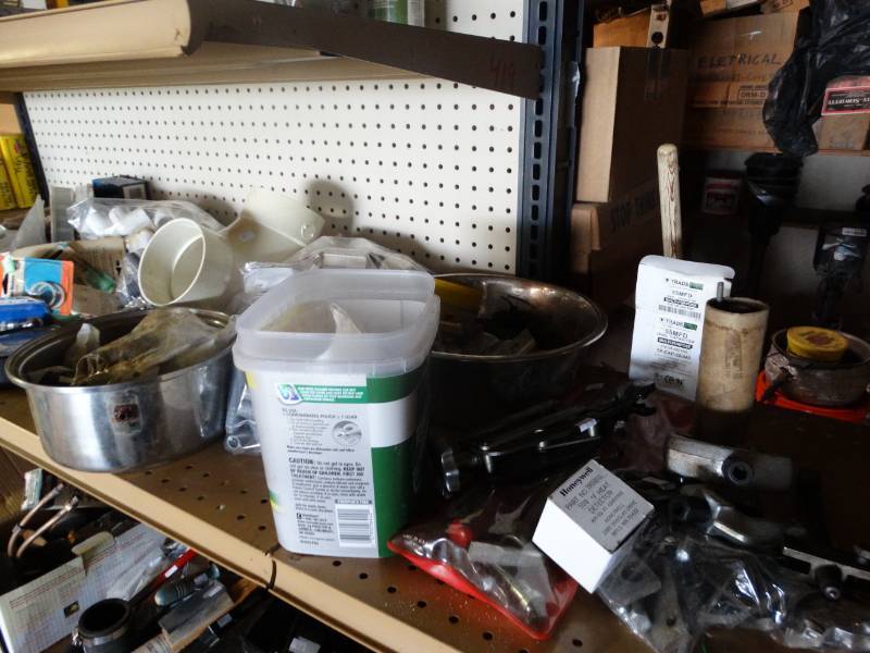 lot 17207 image: Large lot of plumbing.