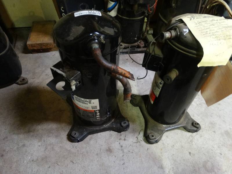 lot 17176 image: 2 Compressors. Untested.