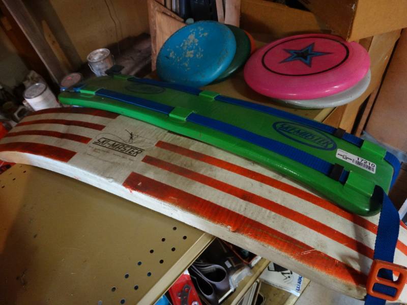 lot 17210 image: Ski-masters, & frisbees.
