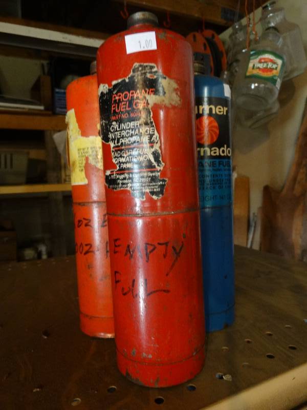 lot 17212 image: Propane bottles wattachments.