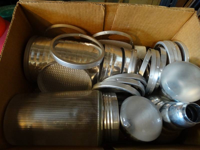 lot 17213 image: Lot of light houseing.