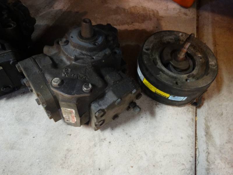 lot 17216 image: Lot of compressor.