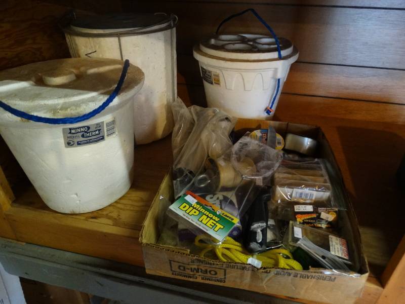 lot 17218 image: Lot of fishing supplies.