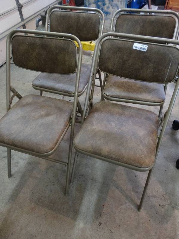 lot 17237 image: 4 Folding chairs.