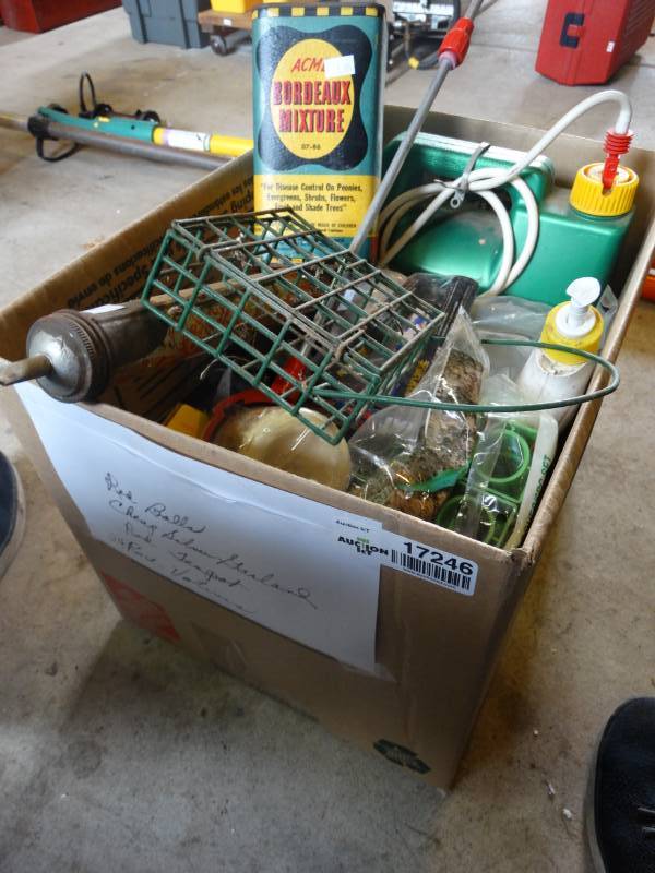 lot 17246 image: Box full of garden supplies.