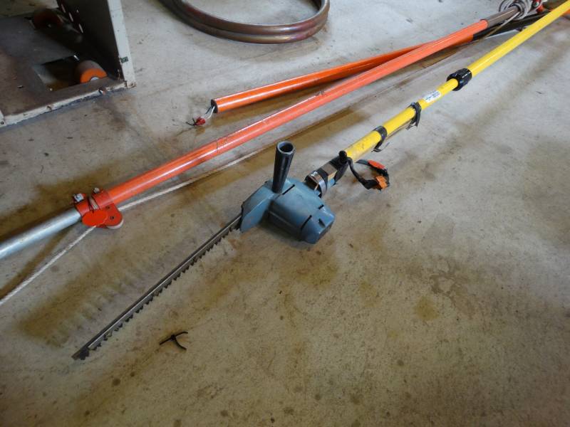 lot 17251 image: Lot of pole saws.