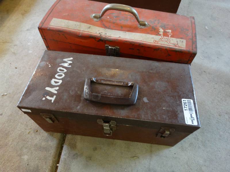 lot 17261 image: 2 Metal tool boxes.