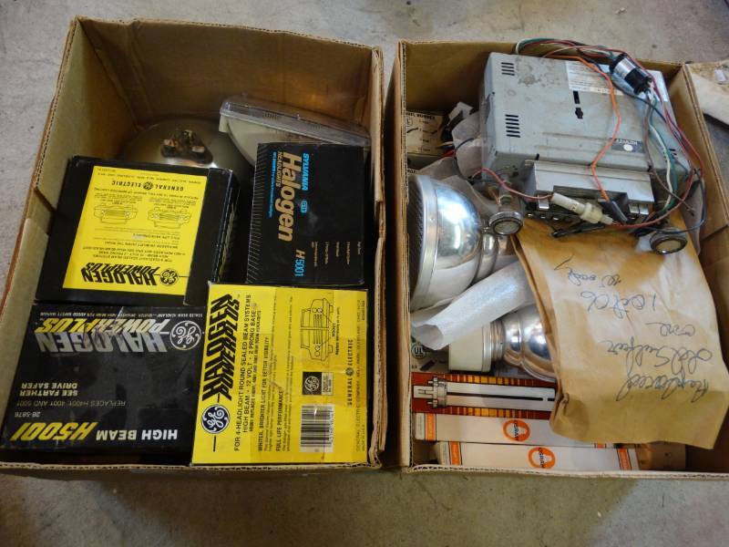 lot 17263 image: Lot of various lights bulbs.