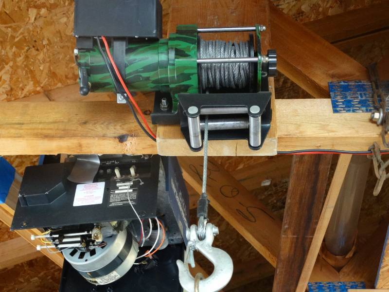 lot 17269 image: Winch- battery operated wremote w2batteries 12V.