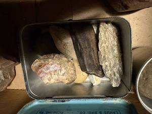 lot 1530 image: Rock collection -- DR