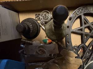 lot 1539 image: SMALL COLLECTIIBLES, CAST IRON, TRIVET, MISC...............DR