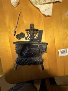 lot 1557 image: MINI ANTIQUE CAST IRON SAMPLE STOVE..................DR