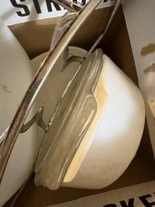 lot 1561 image: VINTAGE BAKING DISHES................................DR