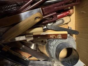 lot 1566 image: KITCHEN UTENSILS AND ROLLLING PIN .................DR