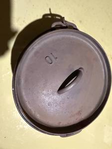 lot 1357 image: CAST IRON NO.10 DUTCH OVEN WLID.......................GAR