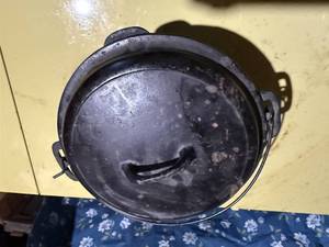lot 1358 image: Made in USA Cast Iron Skillet 8