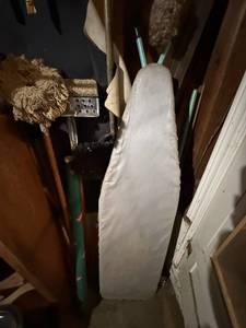 lot 1367 image: ANGLE IRON 6X2------CLEANING SUPPLIES.................GAR