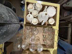 lot 1378 image: HANDMADE VINTAGE DISHES GLASSES AND MISC