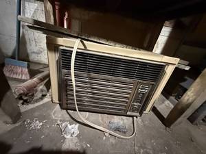 lot 1379 image: 110 AMANNA AC UNIT................GAR
