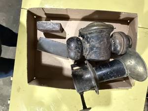 lot 1387 image: SIGNAL HORN KEROSENE VEHICLE LIGHT ....................GAR