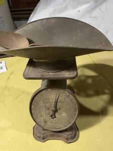 lot 1448 image: COLUMBIA FAMILY SCALES  METAL SCOOP................GAR