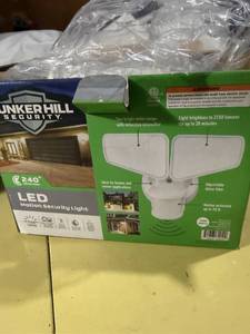 lot 1450 image: Security light -- GAR