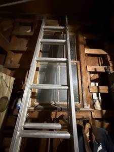 lot 1468 image: Aluminum extension ladder (20 ft.) - GAR