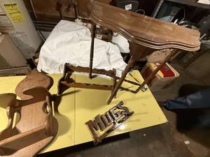 lot 1469 image: Small standtable, kerosene light shelf, plate shelf, mug holder -- GAR
