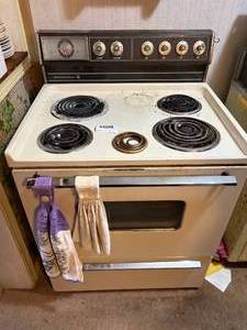 lot 1601 image: KELEVINATOR ELEC. COOKSTOVE..............................KCHN