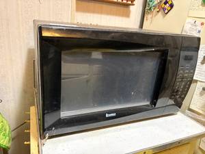 lot 1604 image: KENMORE MICROWAVE...............................KCHN