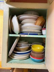 lot 1610 image: CONTENTS OF CABINETSPLATES, BOWLS, CUPS.....................KTCH