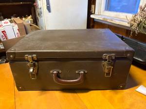 lot 1617 image: RENDEZVOUS COSTUME ITEMS, VINTAGE SUITCASE AND CONTENTS LEATHER PANTS, SHIRT, BAGS AND BELTS, LOTS OF MISCMISC.........KCHN