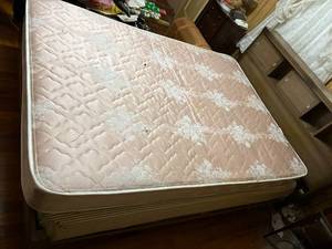 lot 1627 image: Full bed & dresser with mirror - glass top -- NBD
