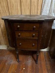 lot 1635 image: Vintage 3-drawer standtable - NBD