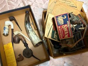 lot 1645 image: Vintage - pipes, horn & records in case -- NBD