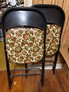 lot 1653 image: 3 Samsonite folding chairs & folding table -- NBD