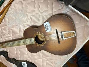 lot 1655 image: 6-string guitar -- NBD