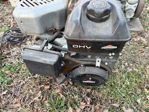 lot 1579 image: BRIGGS & STRATTON GASOLINE MOTOR, OVERHEAD VALVE..........................BY