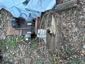 lot 1582 image: SHOP FAN----UNTESTEDBENCH ARBOR ELEC. MOTOR...................BY