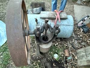 lot 1587 image: ANTIQUE PISTON PUMP WATER TANK.......................BY