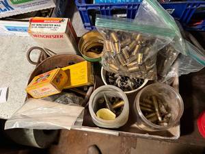 lot 1725 image: Reloading empty used casings, 32 Remington ammo, 357 empty casings -- SSH