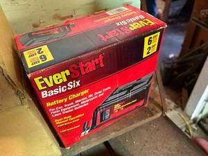lot 1661 image: Battery charger (Everstart) - NS