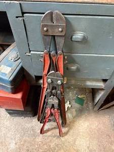 lot 1671 image: 3 pair of bolt cutters (different sizes) - NS