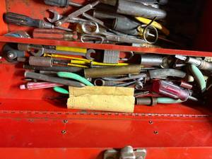 lot 1686 image: TOOL BOX & MISCELLANEOUS TOOLS- NSHOP