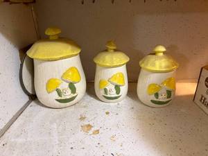 lot 1622 image: 3 GLASS MUSHROOM CANISTER SET............KTCH