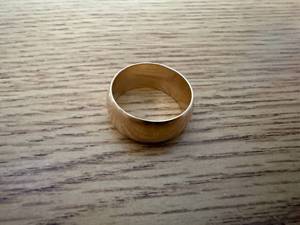 lot 1816 image: 14kt Gold Band 9.314 grams